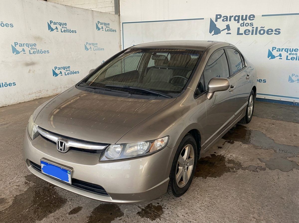 Vista dianteira de Honda Civic Dourado 2006/2007
