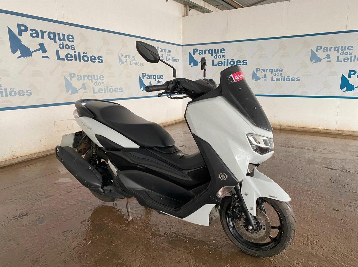 Vista dianteira de Yamaha Nmax 160 2022/2022