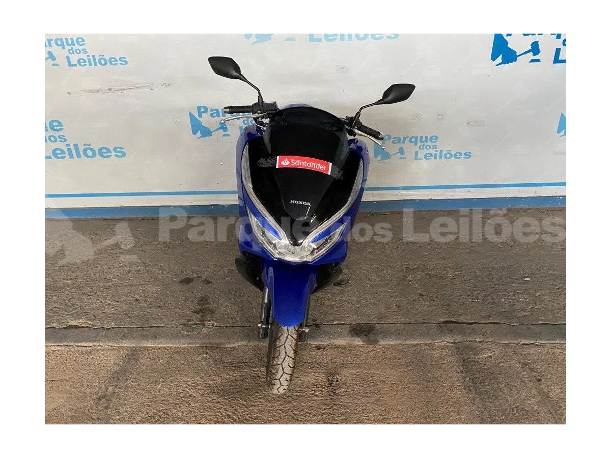 Vista dianteira de Honda PCX 150 2021/2022